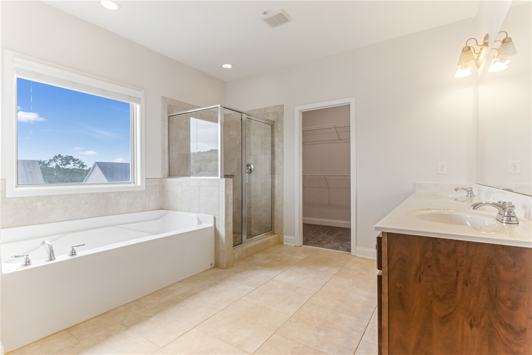 Anderson, South Carolina 29621, United States, 5 Bedrooms Bedrooms, ,3 BathroomsBathrooms,Residential,Active,204619