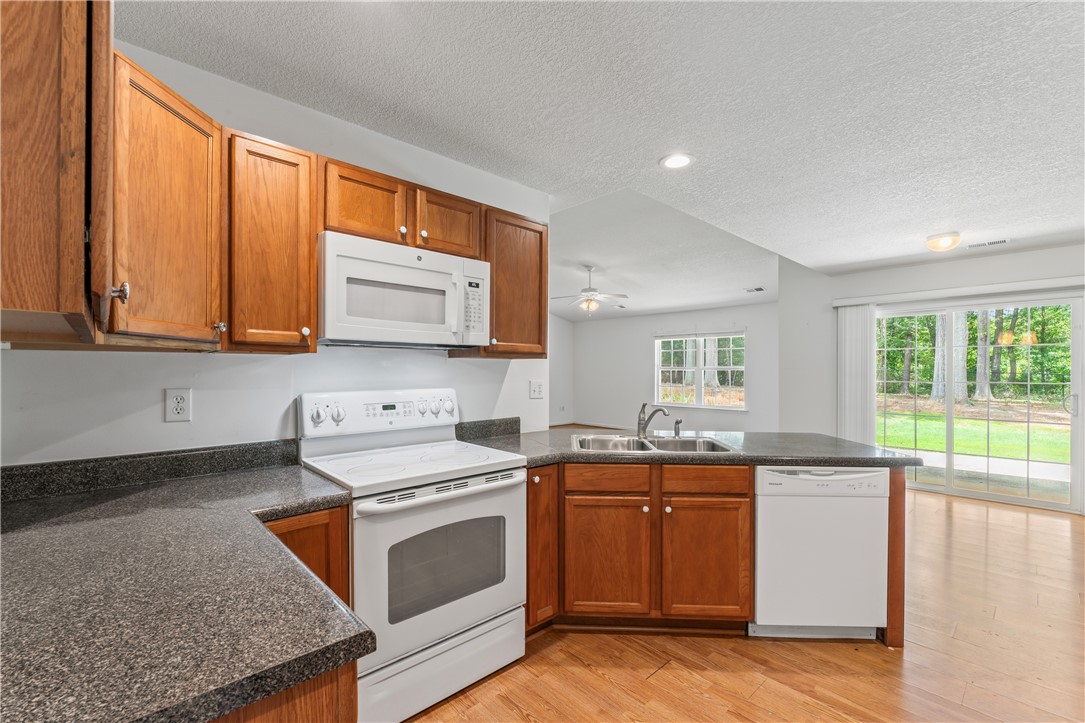 Anderson, South Carolina 29621, United States, 3 Bedrooms Bedrooms, ,2 BathroomsBathrooms,Residential,Pending,155055