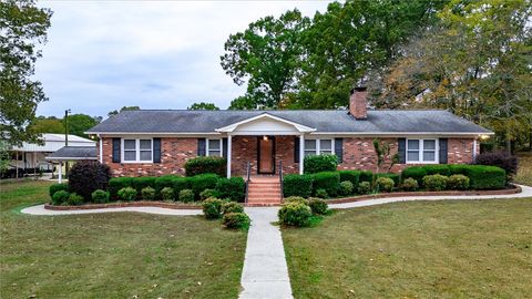 Photo of 102 Westwood Circle, Pickens, SC 29671 (MLS # 20294186) Photo of 102 Westwood Circle, Pickens, SC 29671 (MLS # 20294186)