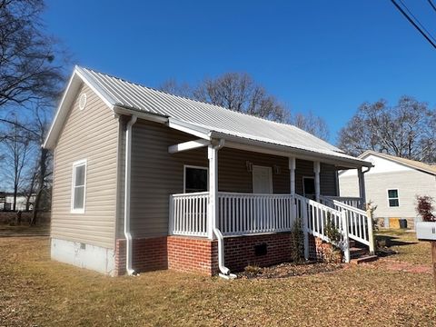 Photo of 10 Sirrine Street, Anderson, SC 29624 (MLS # 20298219)