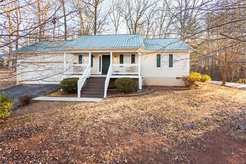 Photo of 324 Fox Run Road, Walhalla, SC 29691 (MLS # 20296766)
