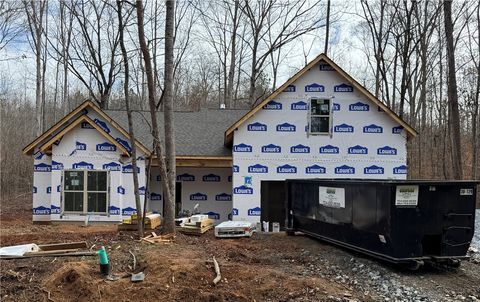 Photo of 111 Birch Court, Westminster, SC 29693 (MLS # 20295387)