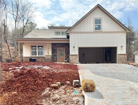 Photo of 106 Player Lane, Westminster, SC 29693 (MLS # 20292391)