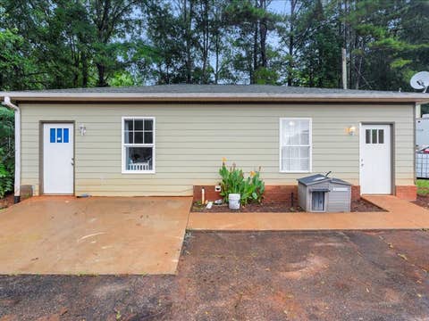 Photo of 214 Deerwood Trail, Walhalla, SC 29691 (MLS # 20304484)