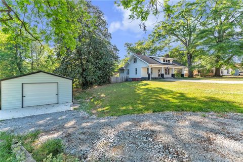 Photo of 400 King Street, Easley, SC 29640 (MLS # 20300484)