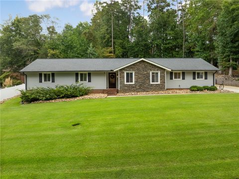 Homes For Sale - 406 Huntington Road<br/> Easley, SC 29642