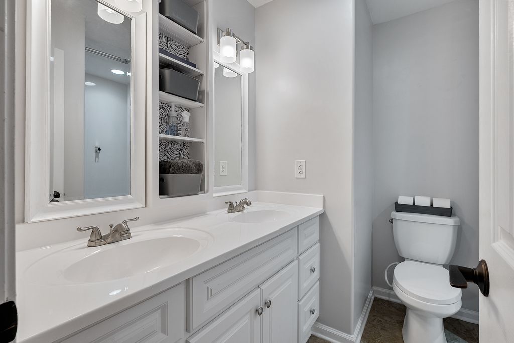 Anderson, South Carolina 29625, United States, 3 Bedrooms Bedrooms, ,4 BathroomsBathrooms,Residential,Active,256817