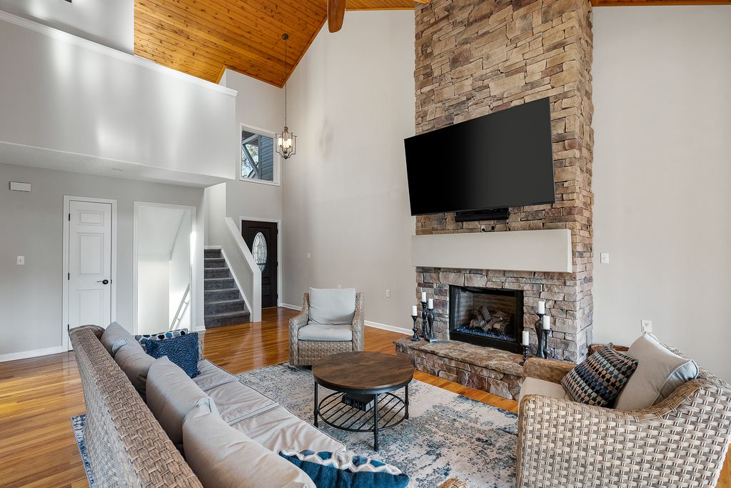 Anderson, South Carolina 29625, United States, 3 Bedrooms Bedrooms, ,4 BathroomsBathrooms,Residential,Active,256817