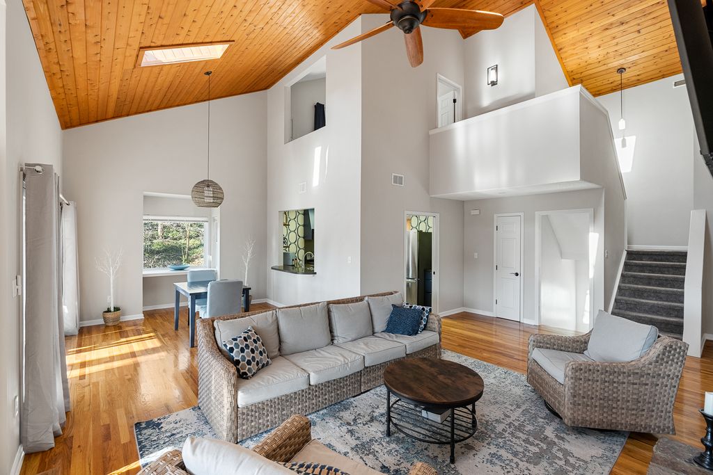 Anderson, South Carolina 29625, United States, 3 Bedrooms Bedrooms, ,4 BathroomsBathrooms,Residential,Active,256817