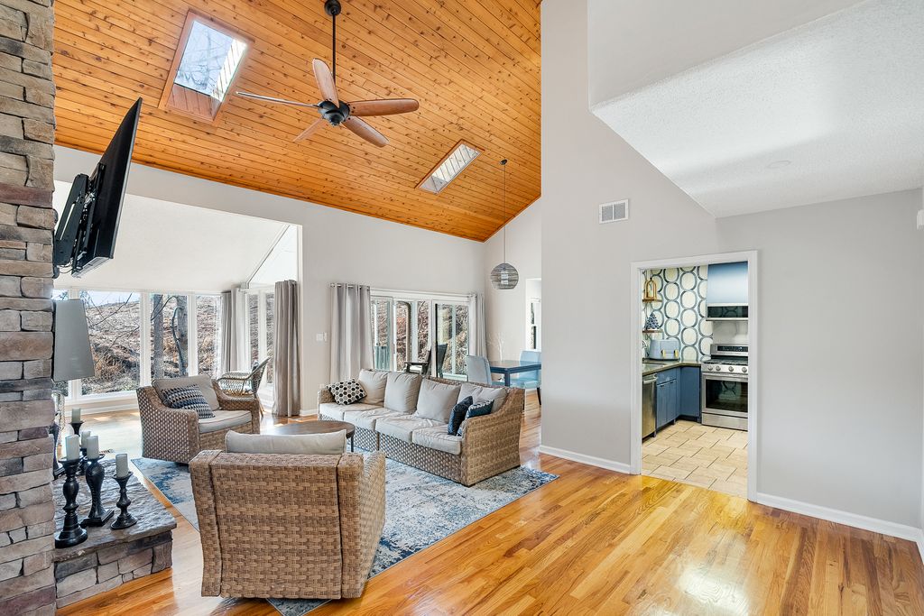 Anderson, South Carolina 29625, United States, 3 Bedrooms Bedrooms, ,4 BathroomsBathrooms,Residential,Active,256817