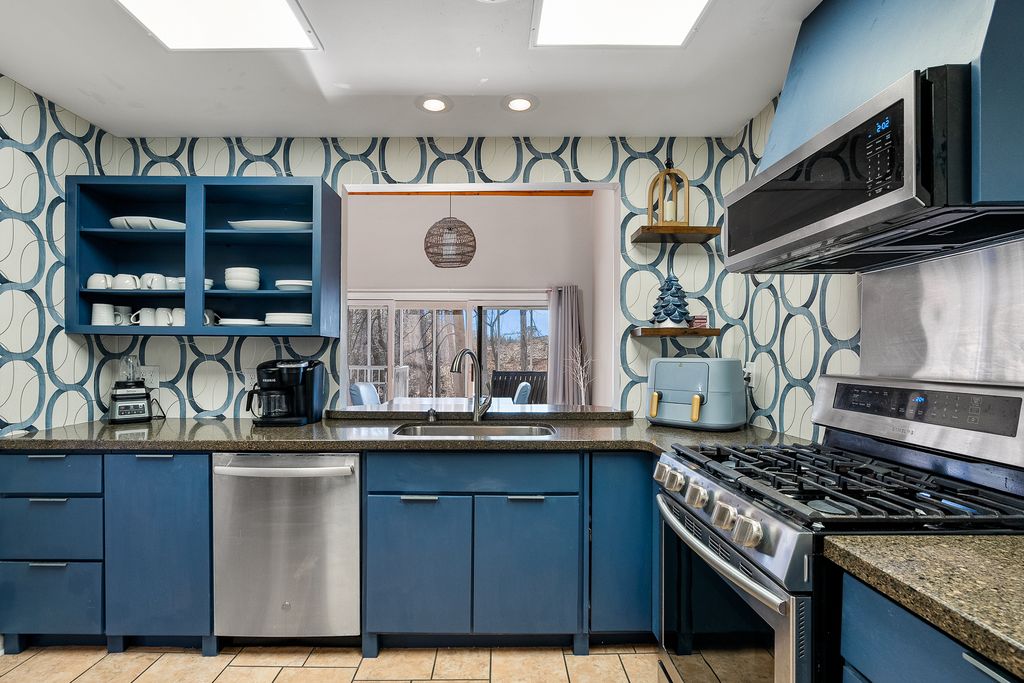 Anderson, South Carolina 29625, United States, 3 Bedrooms Bedrooms, ,4 BathroomsBathrooms,Residential,Active,256817