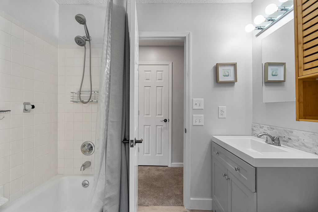 Anderson, South Carolina 29625, United States, 3 Bedrooms Bedrooms, ,4 BathroomsBathrooms,Residential,Active,256817