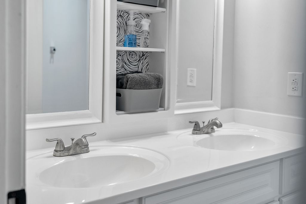 Anderson, South Carolina 29625, United States, 3 Bedrooms Bedrooms, ,4 BathroomsBathrooms,Residential,Active,256817