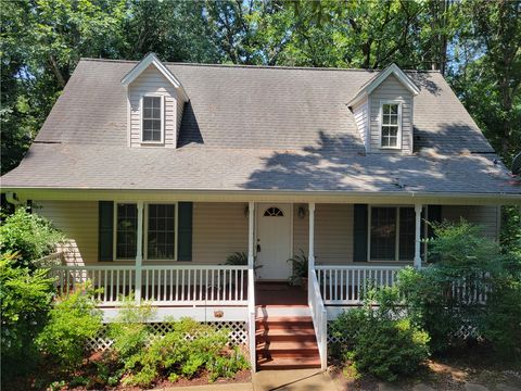 Photo of 2000 Ridgeview Lane, Seneca, SC 29678 (MLS # 20303478)