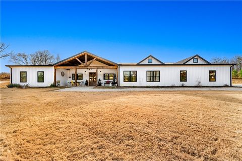 Photo of 411 Sweetwater Club Drive, Seneca, SC 29672 (MLS # 20295051)