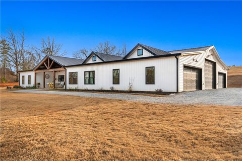 Photo of 411 Sweetwater Club Drive, Seneca, SC 29672 (MLS # 20295051)