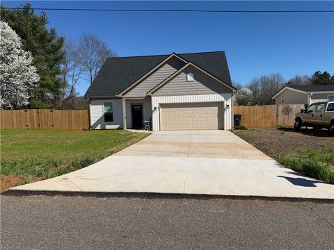 Photo of 102 Turkey Trot Road, Williamston, SC 29697 (MLS # 20298630)