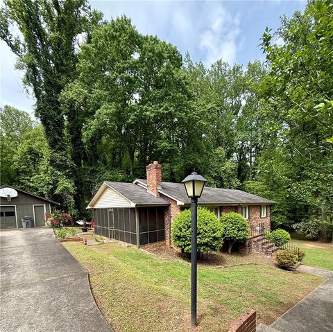 Photo of 7 River Oaks Drive, Greenville, SC 29611 (MLS # 20300725)