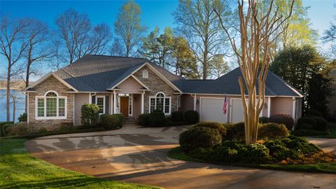 Photo of 138 South Oak Pointe Drive, Seneca, SC 29672 (MLS # 20298760)