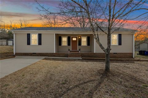 Photo of 717 Old Stagecoach Road, Easley, SC 29642 (MLS # 20298222)