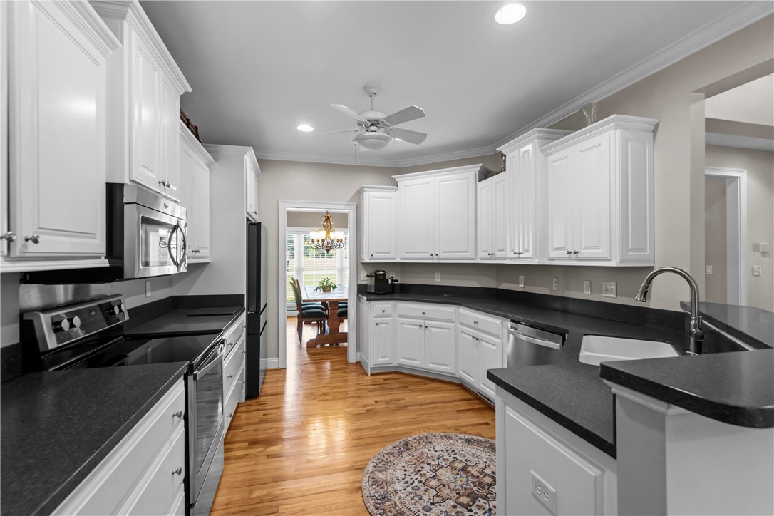 Anderson, South Carolina 29621, United States, 4 Bedrooms Bedrooms, ,3 BathroomsBathrooms,Residential,Pending,210673