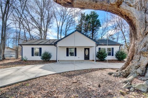 Photo of 7 W 2nd Street, Williamston, SC 29697 (MLS # 20297639)