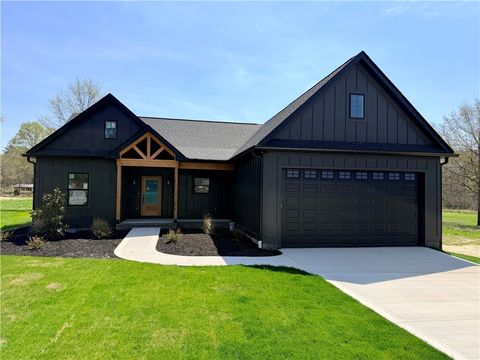 Homes For Sale - 408 Edgewood Drive<br/> Belton, SC 29627