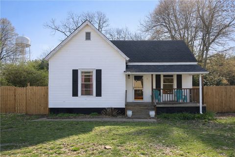 Photo of 31 E Central Avenue, Iva, SC 29655 (MLS # 20299814)