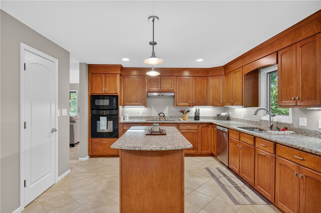 Salem, South Carolina 29676, United States, 3 Bedrooms Bedrooms, ,4 BathroomsBathrooms,Residential,Active,203973