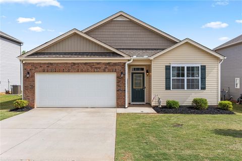 Photo of 400 Millridge Road, Piedmont, SC 29673 (MLS # 20300203)