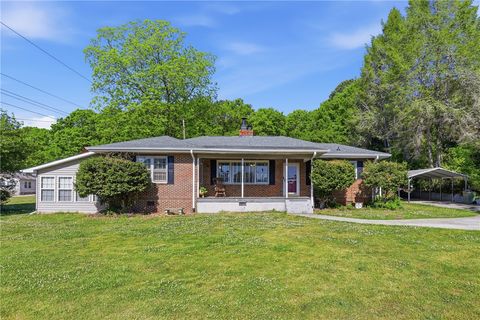 Photo of 520 S Spring Street, Walhalla, SC 29691 (MLS # 20300281)