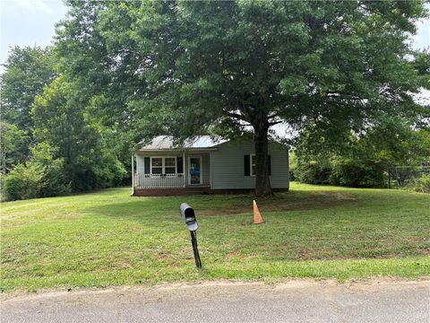 Mobile Home For Sale - 3502 Shawnee Avenue<br/> Anderson, SC 29626