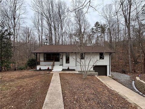 Photo of 102 Blossom Court, Westminster, SC 29693 (MLS # 20296880)