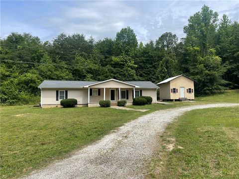 Homes For Sale - 857 Pickett Post Road<br/> Walhalla, SC 29691