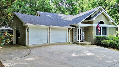 Photo of 105 Eagle Court, Westminster, SC 29693 (MLS # 20303769)