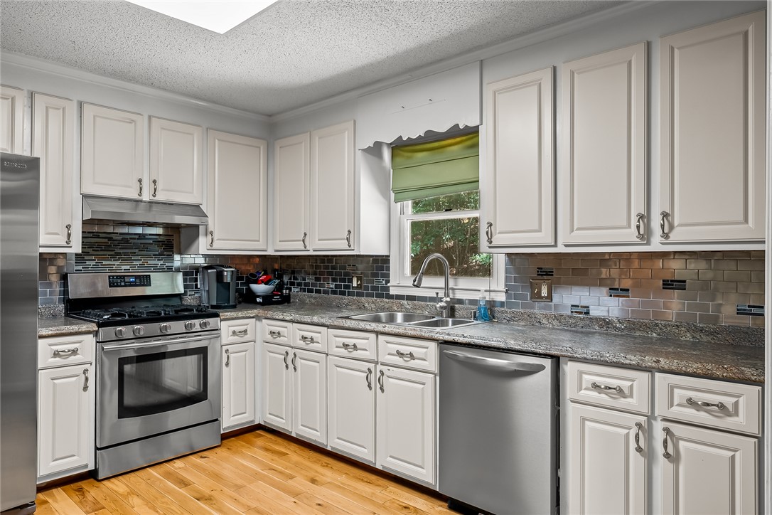 Anderson, South Carolina 29625, United States, 3 Bedrooms Bedrooms, ,2 BathroomsBathrooms,Residential,Active,161225