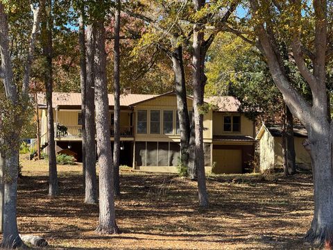 Photo of 410 Cedar Street, Lavonia, GA 30553 (MLS # 20294717)