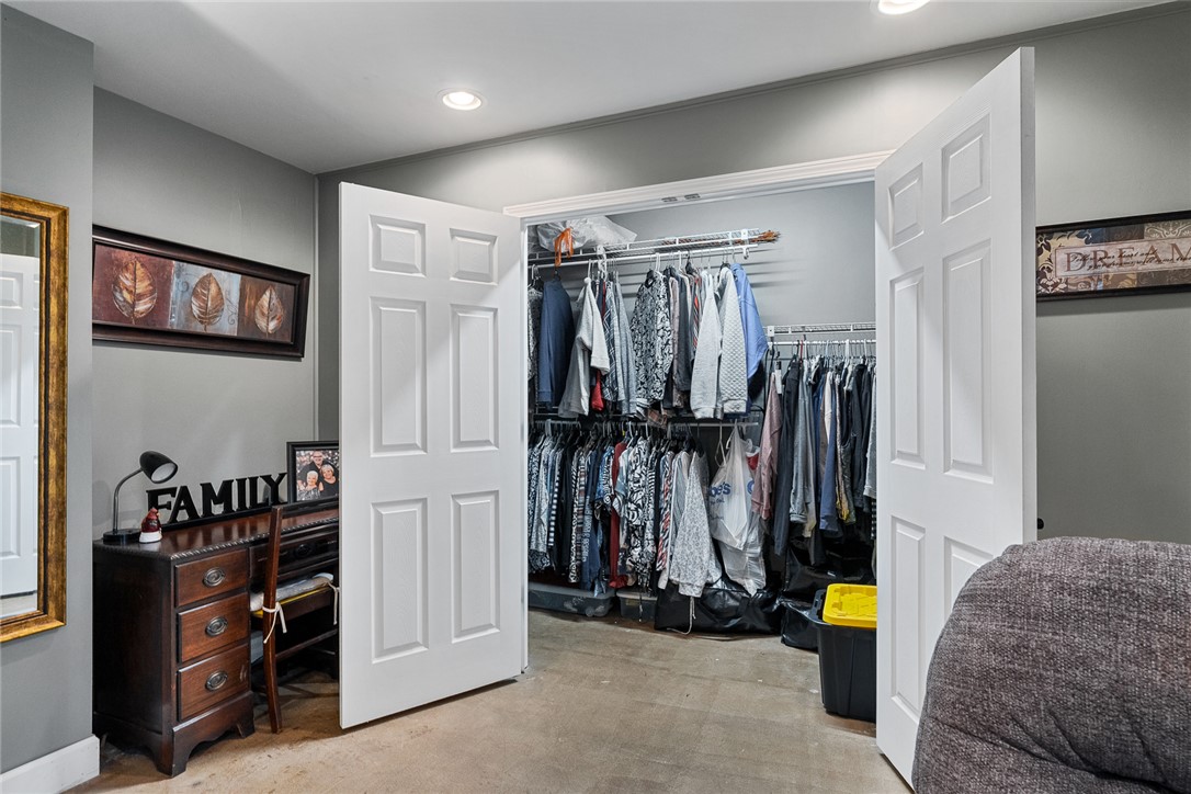 Anderson, South Carolina 29625, United States, 5 Bedrooms Bedrooms, ,4 BathroomsBathrooms,Residential,Active,253624