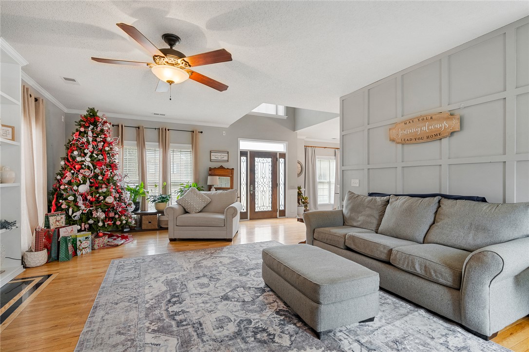 Anderson, South Carolina 29625, United States, 5 Bedrooms Bedrooms, ,4 BathroomsBathrooms,Residential,Active,253624