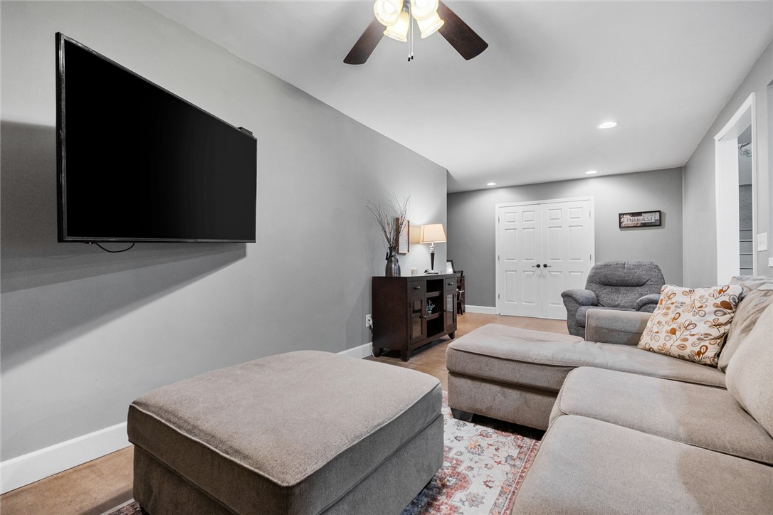 Anderson, South Carolina 29625, United States, 5 Bedrooms Bedrooms, ,4 BathroomsBathrooms,Residential,Active,253624