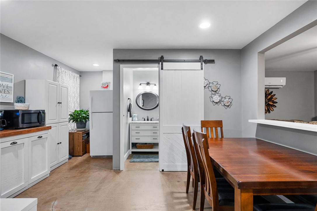 Anderson, South Carolina 29625, United States, 5 Bedrooms Bedrooms, ,4 BathroomsBathrooms,Residential,Active,253624