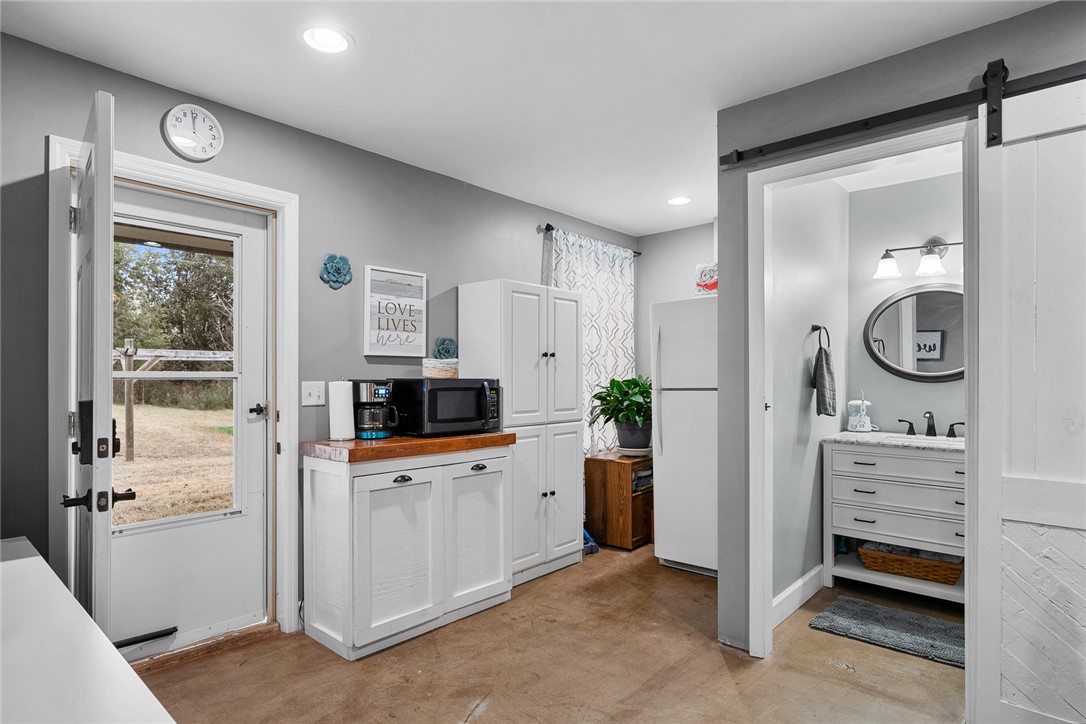 Anderson, South Carolina 29625, United States, 5 Bedrooms Bedrooms, ,4 BathroomsBathrooms,Residential,Active,253624