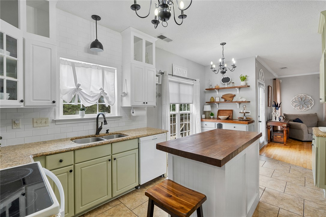 Anderson, South Carolina 29625, United States, 5 Bedrooms Bedrooms, ,4 BathroomsBathrooms,Residential,Active,253624