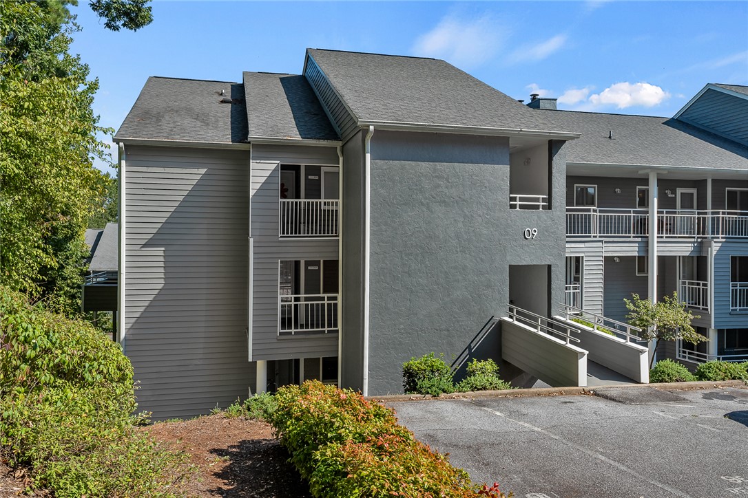 Anderson, South Carolina 29625, United States, 3 Bedrooms Bedrooms, ,2 BathroomsBathrooms,Residential,Pending,212006