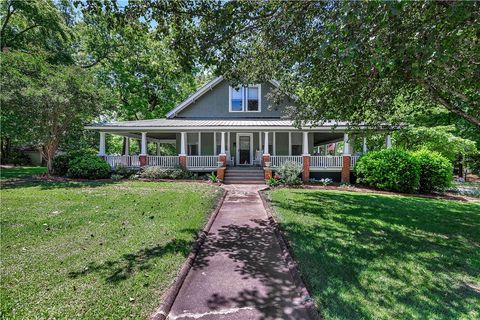 Photo of 205 W Mauldin Street, Walhalla, SC 29691 (MLS # 20301721)