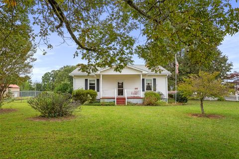 Photo of 1198 Anderson Street, West Union, SC 29696 (MLS # 20293417) Photo of 1198 Anderson Street, West Union, SC 29696 (MLS # 20293417)