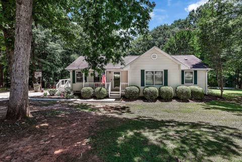 Photo of 102 Stonewall Court, Seneca, SC 29678 (MLS # 20302840)