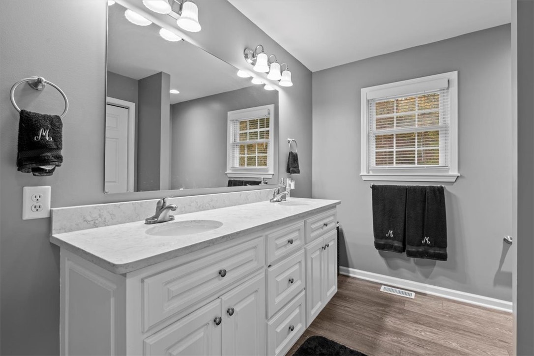 Piedmont, South Carolina 29673, United States, 4 Bedrooms Bedrooms, ,3 BathroomsBathrooms,Residential,Active,239903