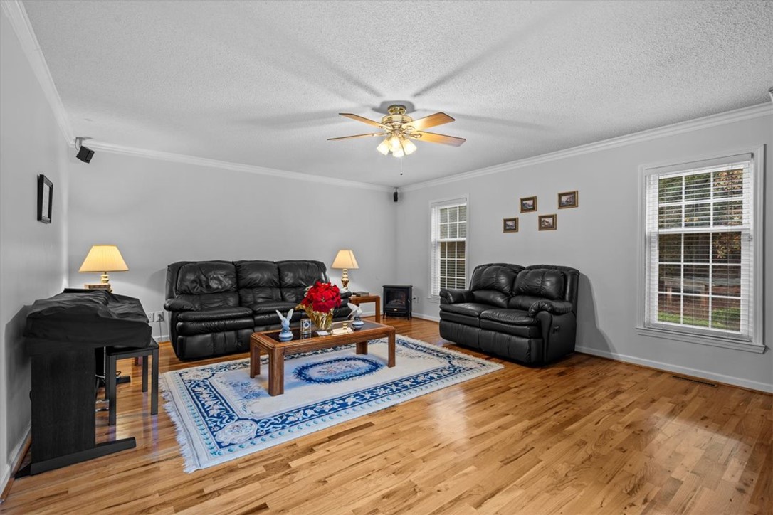 Piedmont, South Carolina 29673, United States, 4 Bedrooms Bedrooms, ,3 BathroomsBathrooms,Residential,Active,239903