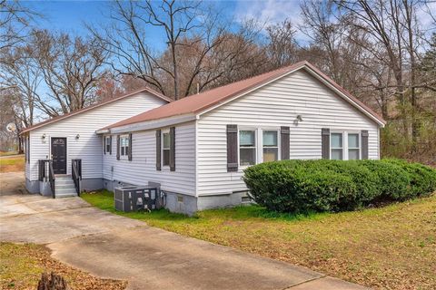 Photo of 460 W Queen Street, Pendleton, SC 29670 (MLS # 20293209) Photo of 460 W Queen Street, Pendleton, SC 29670 (MLS # 20293209)